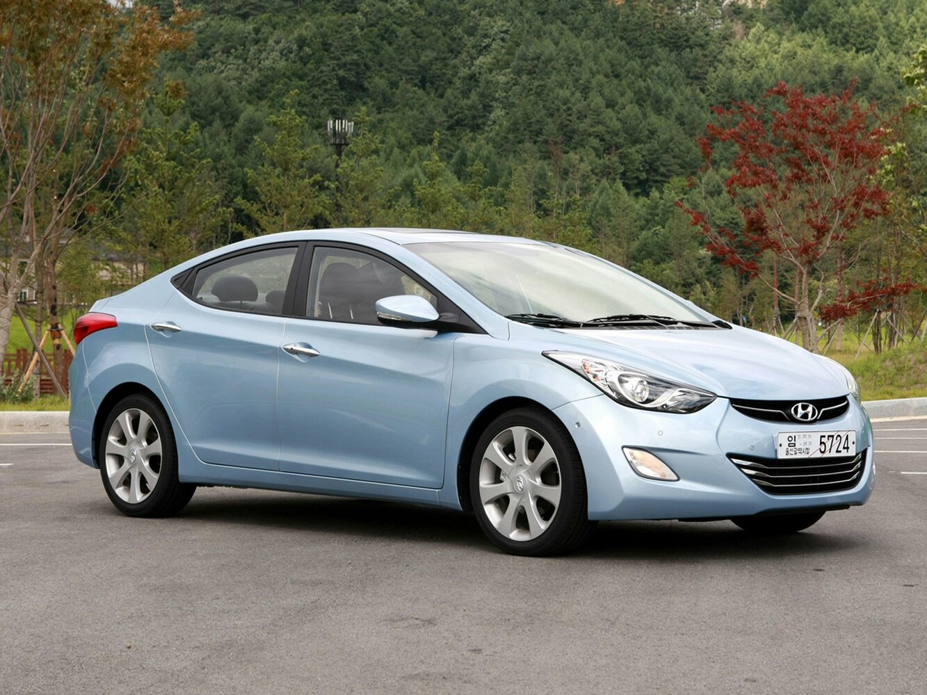 Hyundai Avante V (2010-2015) - Седан