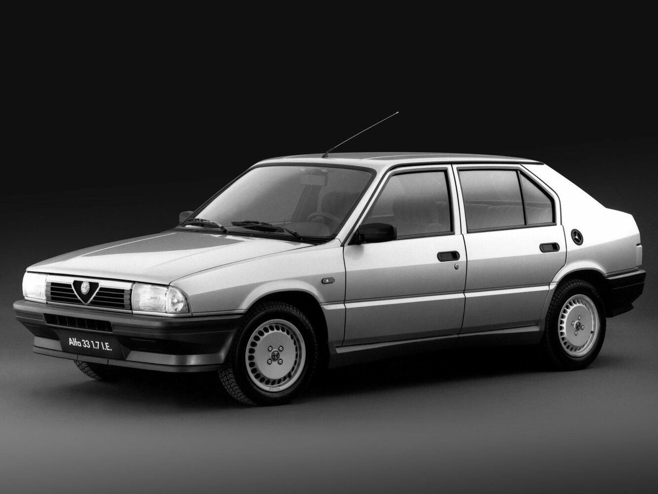 Alfa Romeo 33 I (1983-1989) - Седан