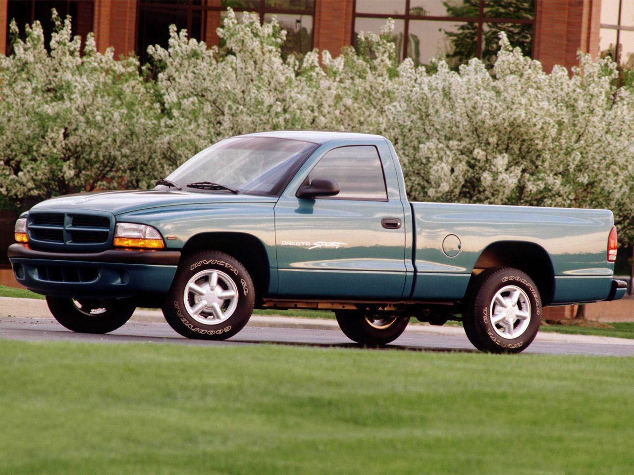 Dodge Dakota II (1997-2004) - Пикап Одинарная кабина Regular Cab