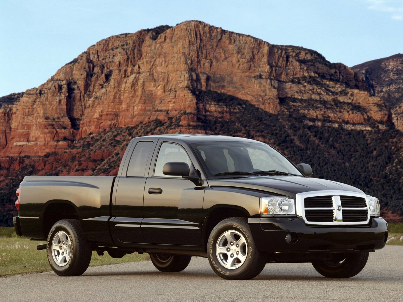Dodge Dakota III (2004-2011) - Пикап Полуторная кабина Club Cab