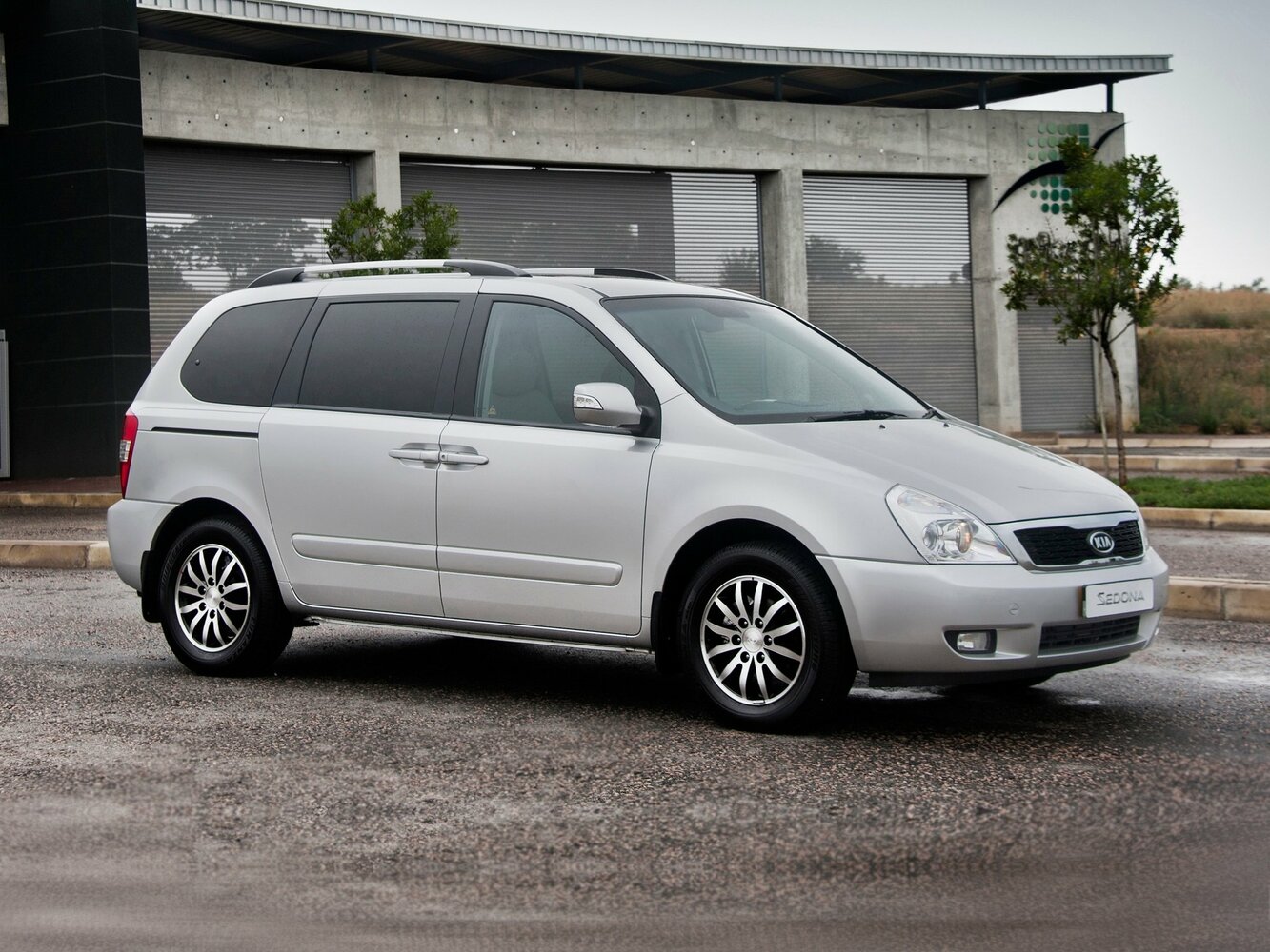 Kia Sedona II (2005-2014) - Минивэн SWB