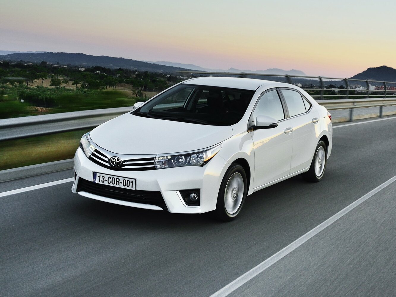 Toyota Corolla XI (2012-2025) - Седан