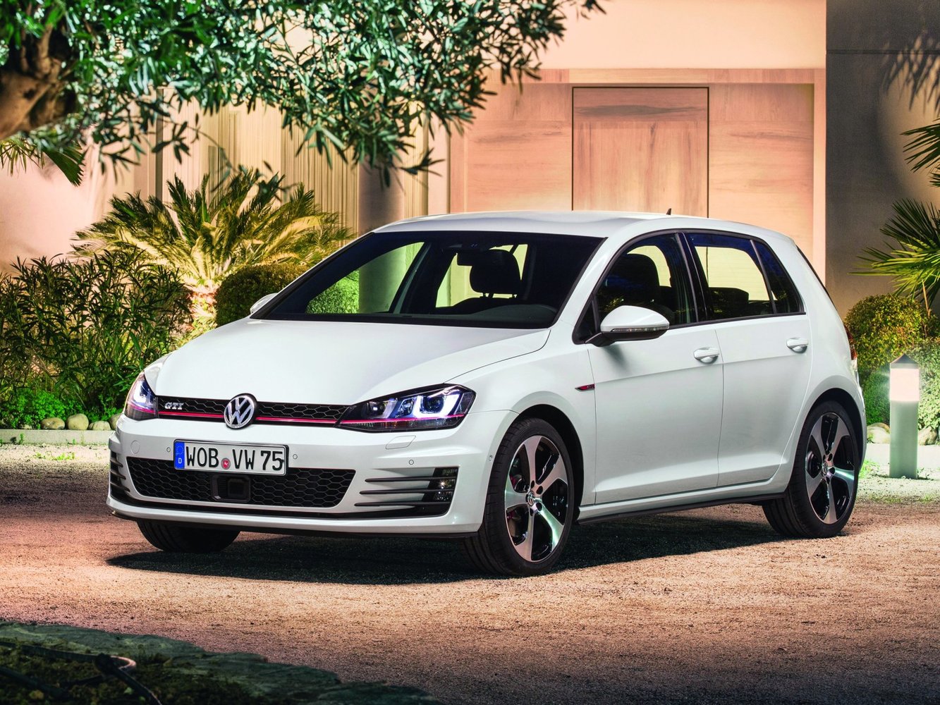 Volkswagen Golf GTI VII (2013-2020) - Хэтчбек 5 дв.