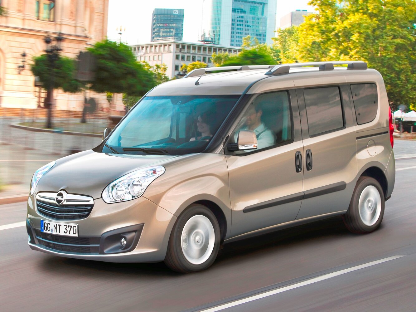 Opel Combo D (2011-2017) - Компактвэн SWB