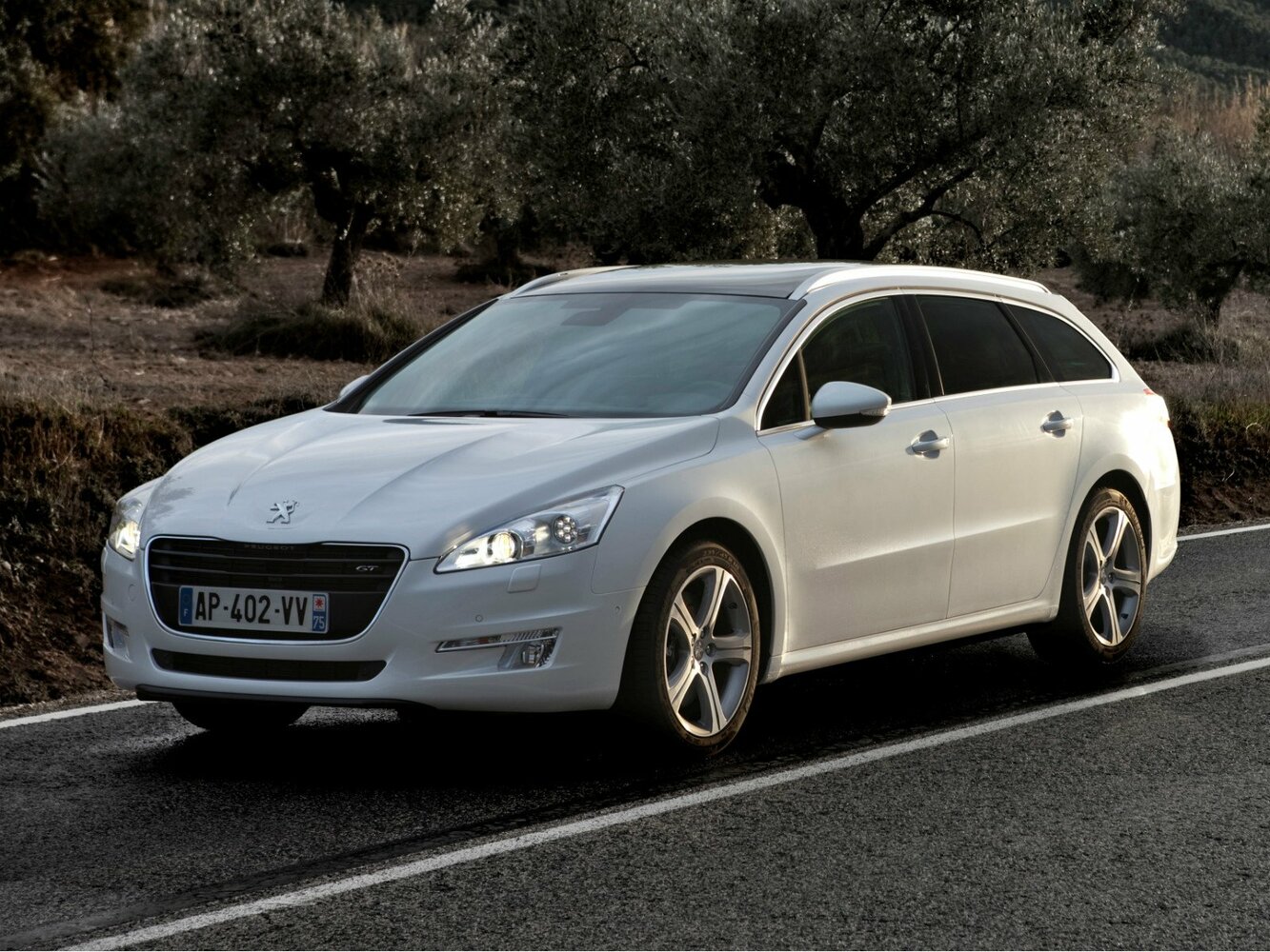 Peugeot 508 I (2011-2018) - Универсал 5 дв.
