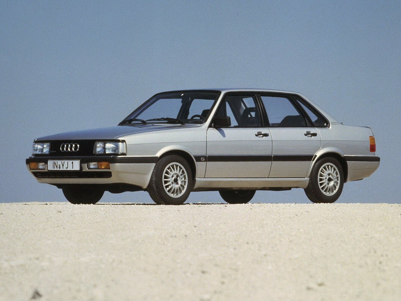 Audi 90 I (1984-1987) - Седан