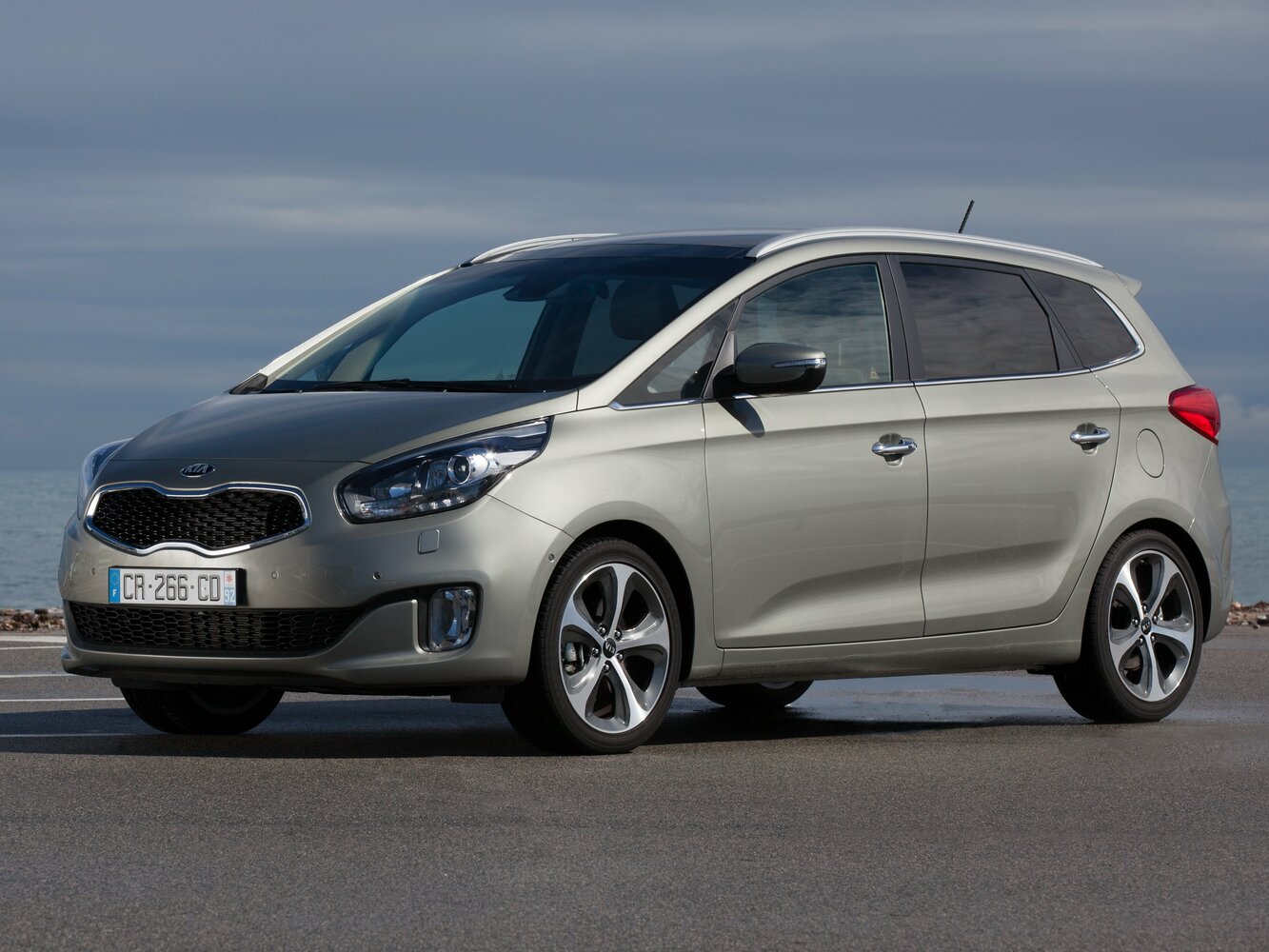 Kia Carens III (2013-2019) - Компактвэн