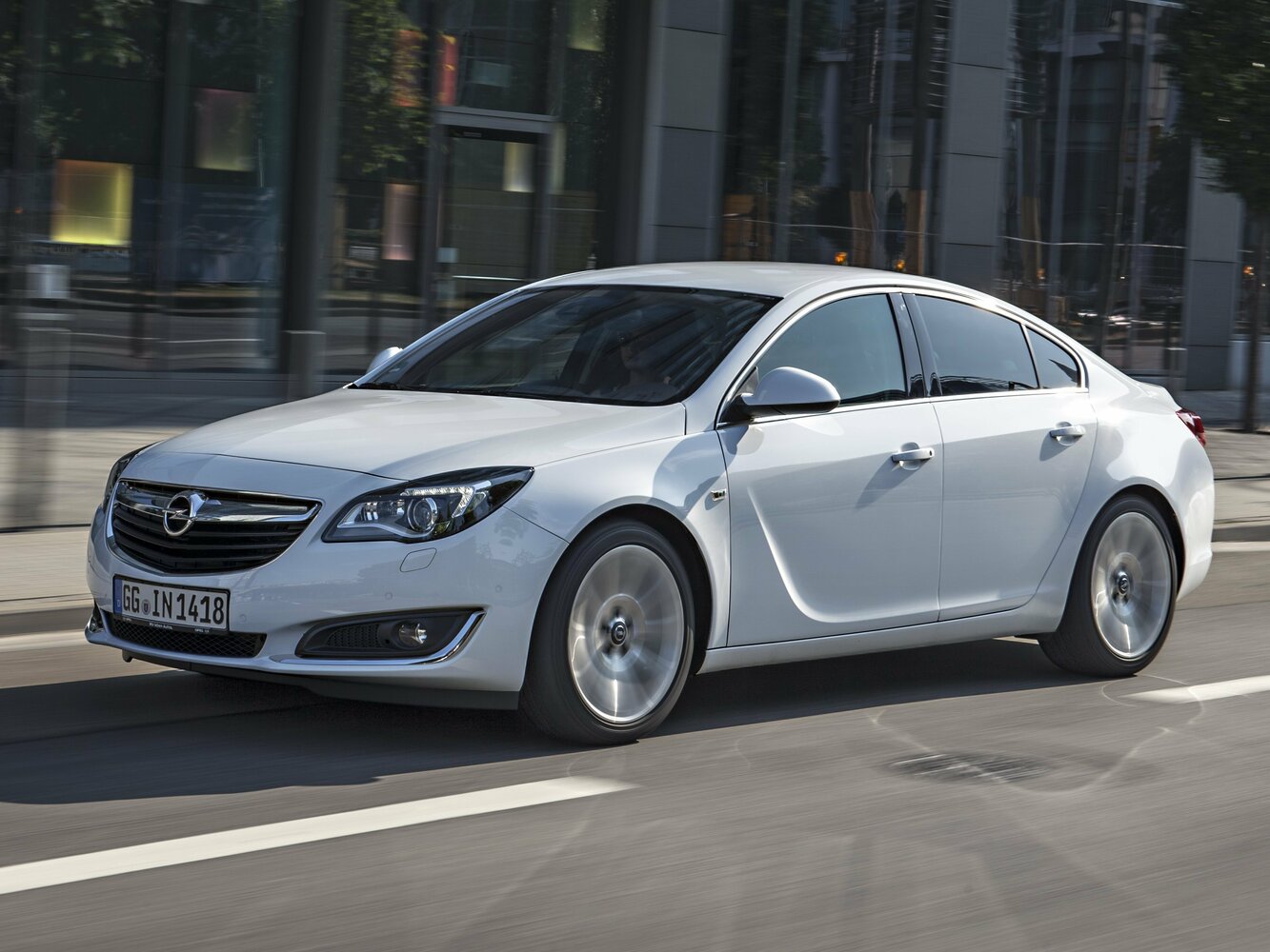 Opel Insignia I (2008-2017) - Седан