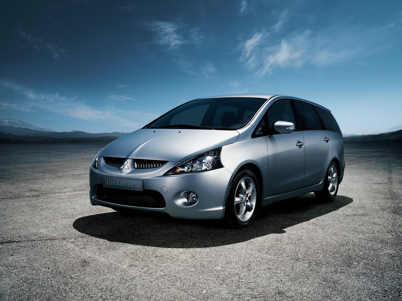 Mitsubishi Grandis I (2003-2011) - Минивэн