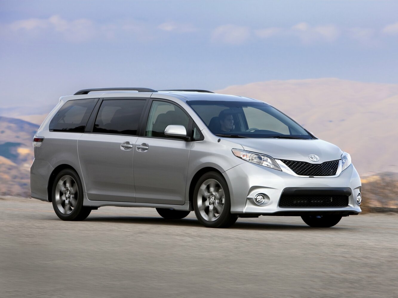 Toyota Sienna III (2010-2020) - Минивэн