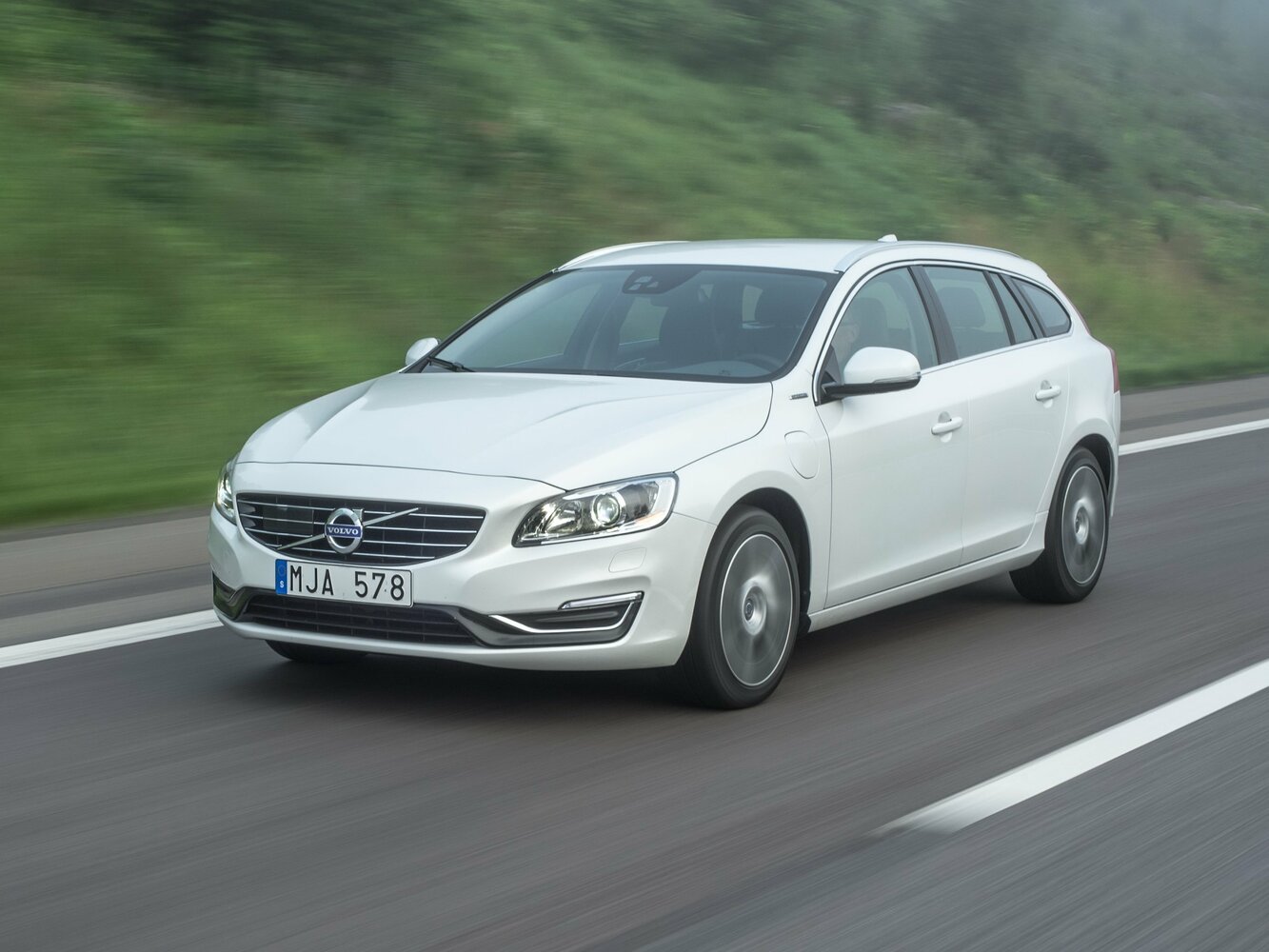 Volvo V60 I (2010-2018) - Универсал 5 дв. Plug-in-Hybrid