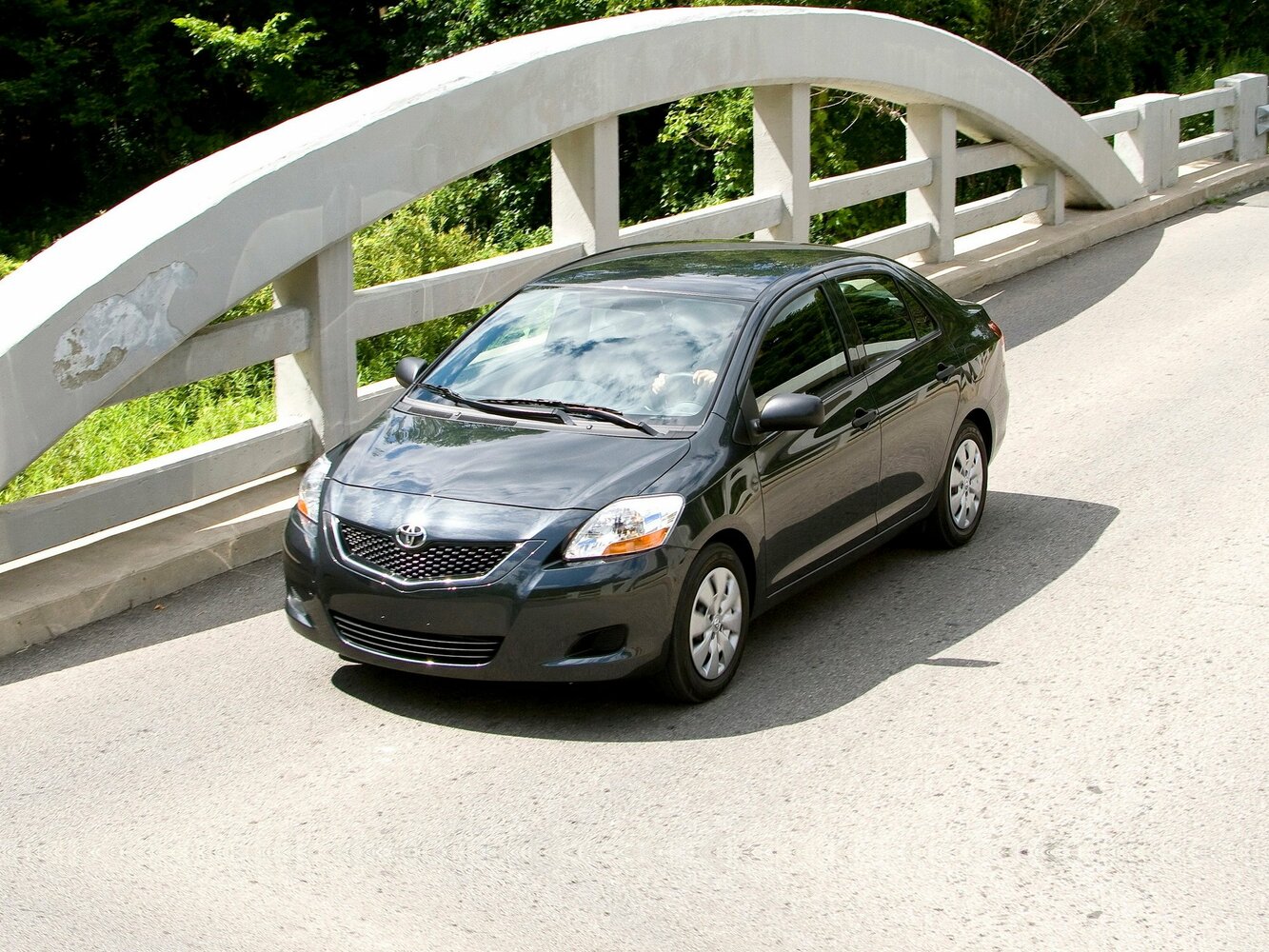 Toyota Yaris II (2005-2012) - Седан
