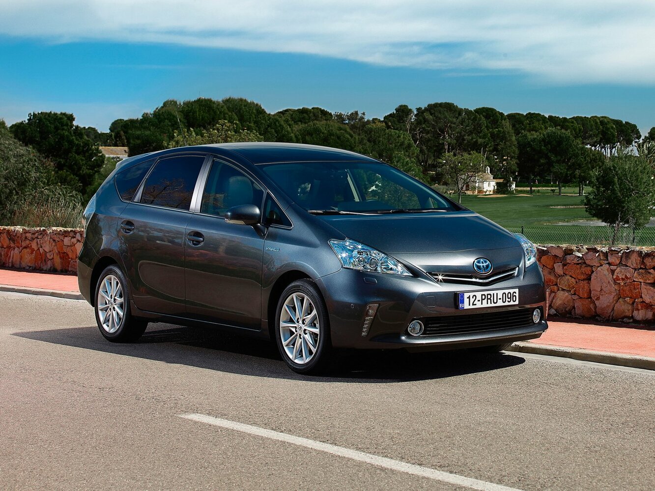 Toyota Prius v (+) I (2011-2021) - Универсал 5 дв.