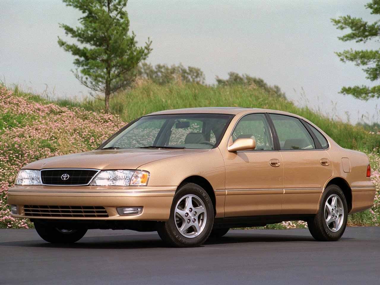 Toyota Avalon I (1994-2000) - Седан