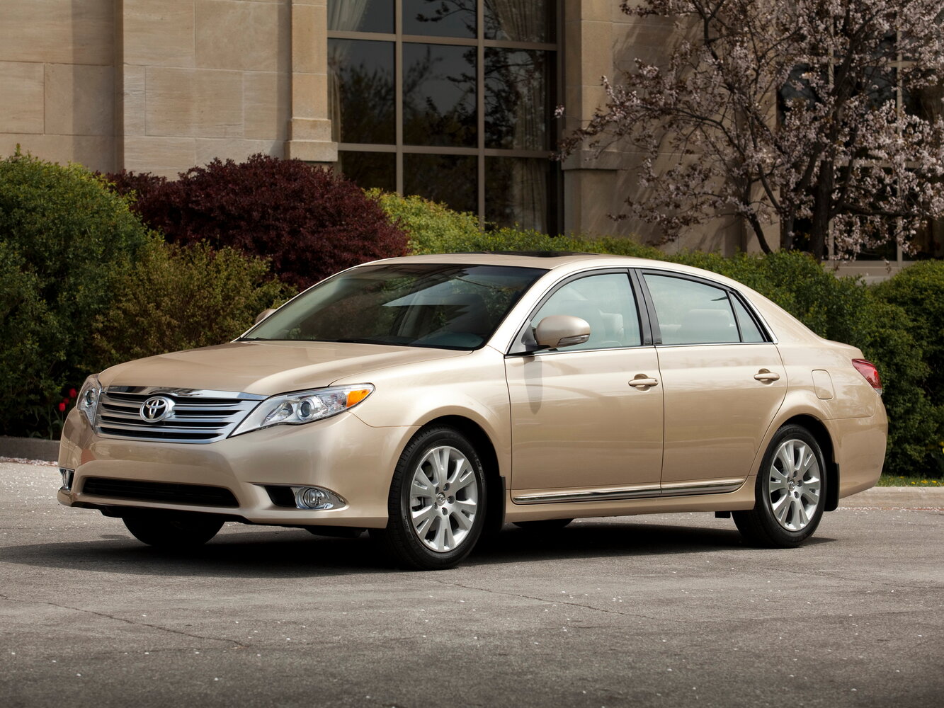 Toyota Avalon III (2005-2012) - Седан