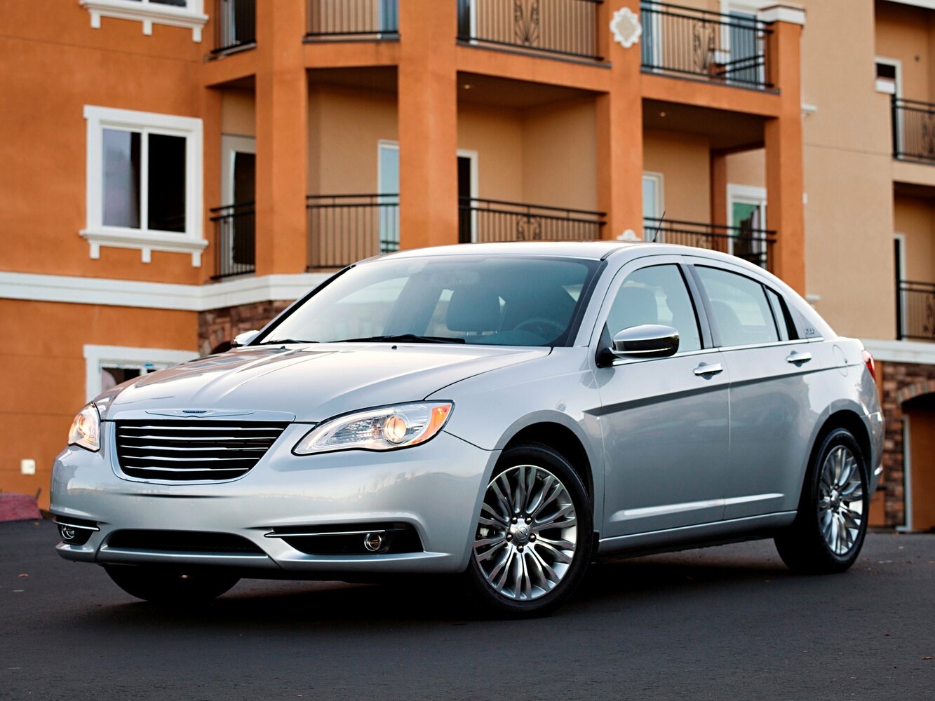 Chrysler 200 I (2010-2014) - Седан