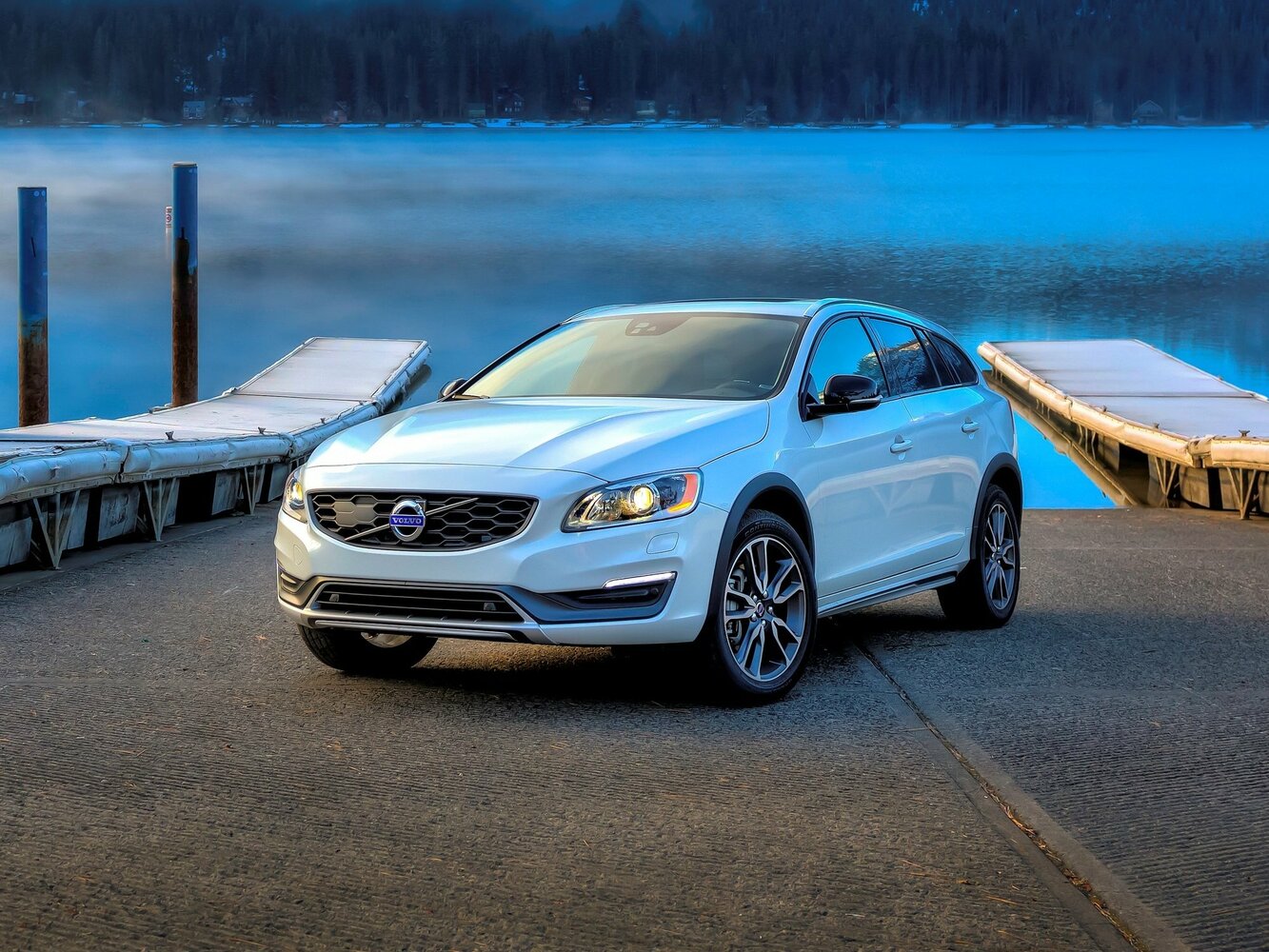 Volvo V60 Cross Country I (2015-2018) - Универсал 5 дв.