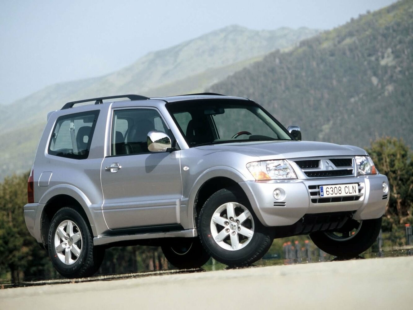 Mitsubishi Montero III (1999-2006) - Внедорожник 3 дв.