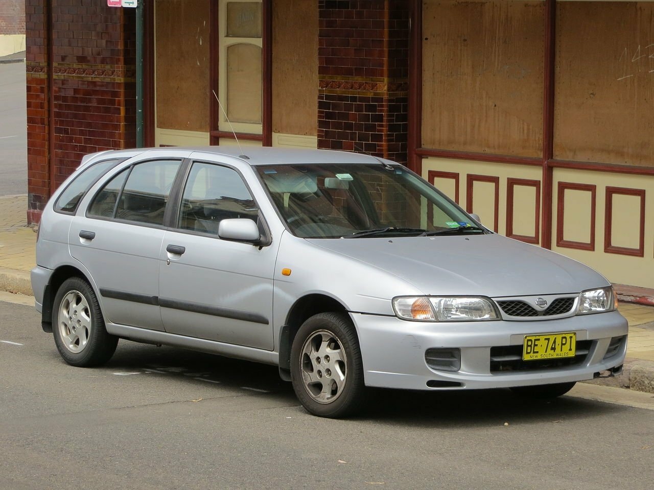 Nissan Pulsar V (1995-2000) - Хэтчбек 5 дв.