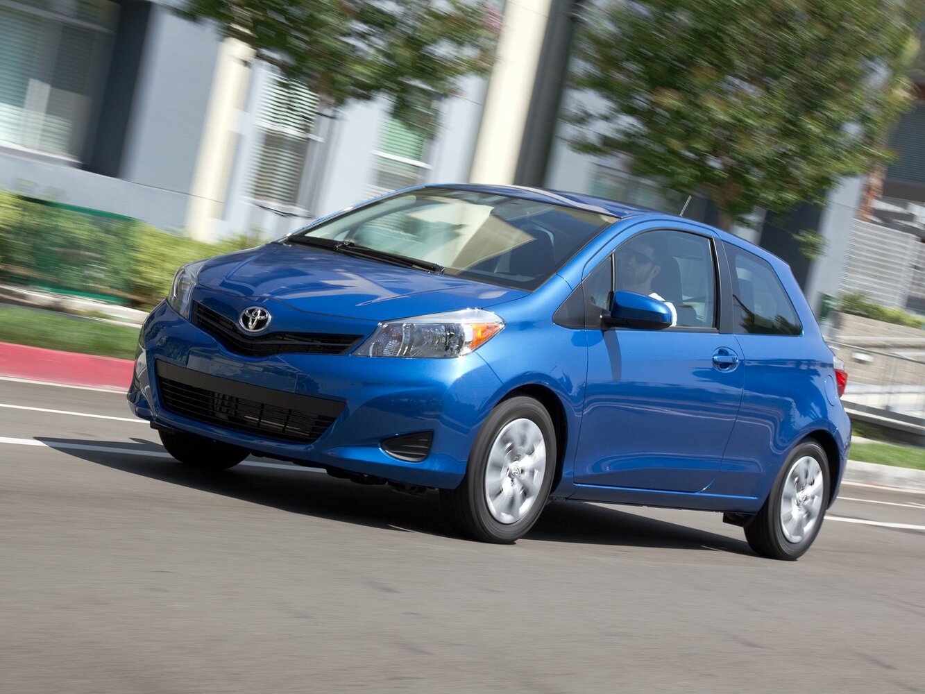 Toyota Yaris III (2010-2020) - Хэтчбек 3 дв.