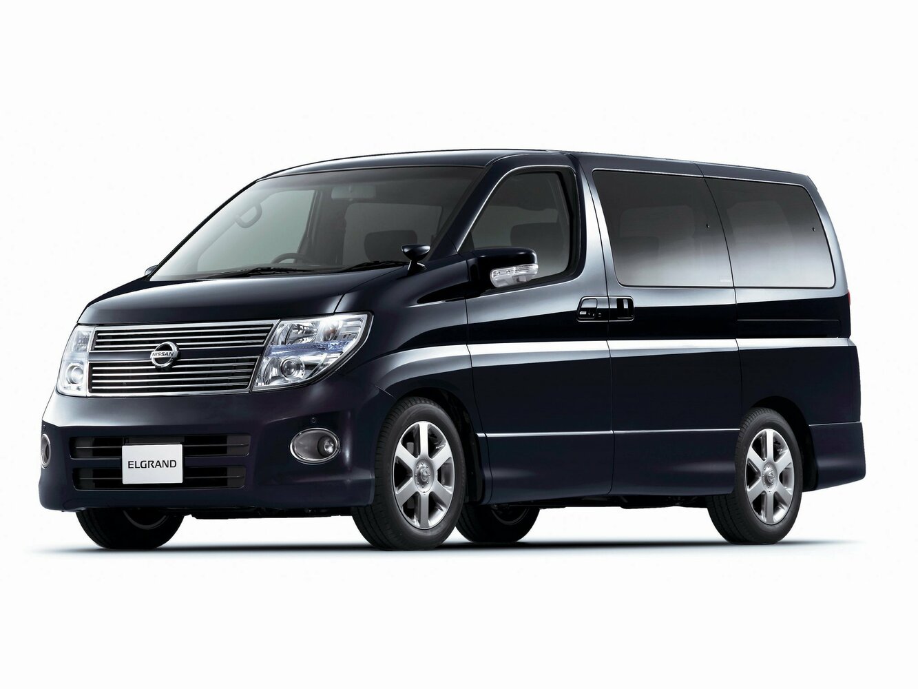 Nissan Elgrand II (2002-2010) - Минивэн