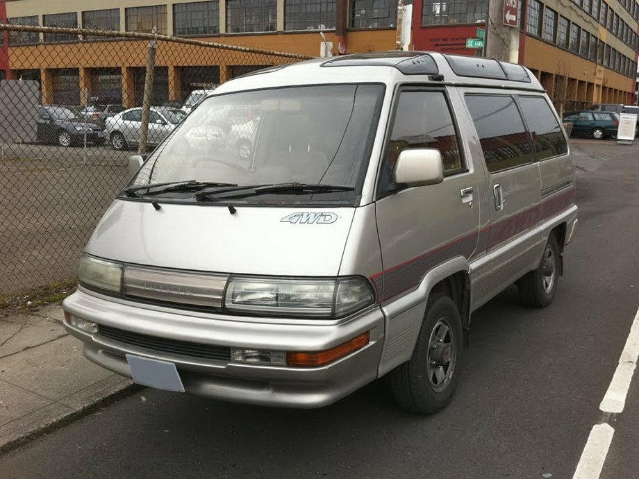 Toyota MasterAce Surf I (1982-1991) - Минивэн