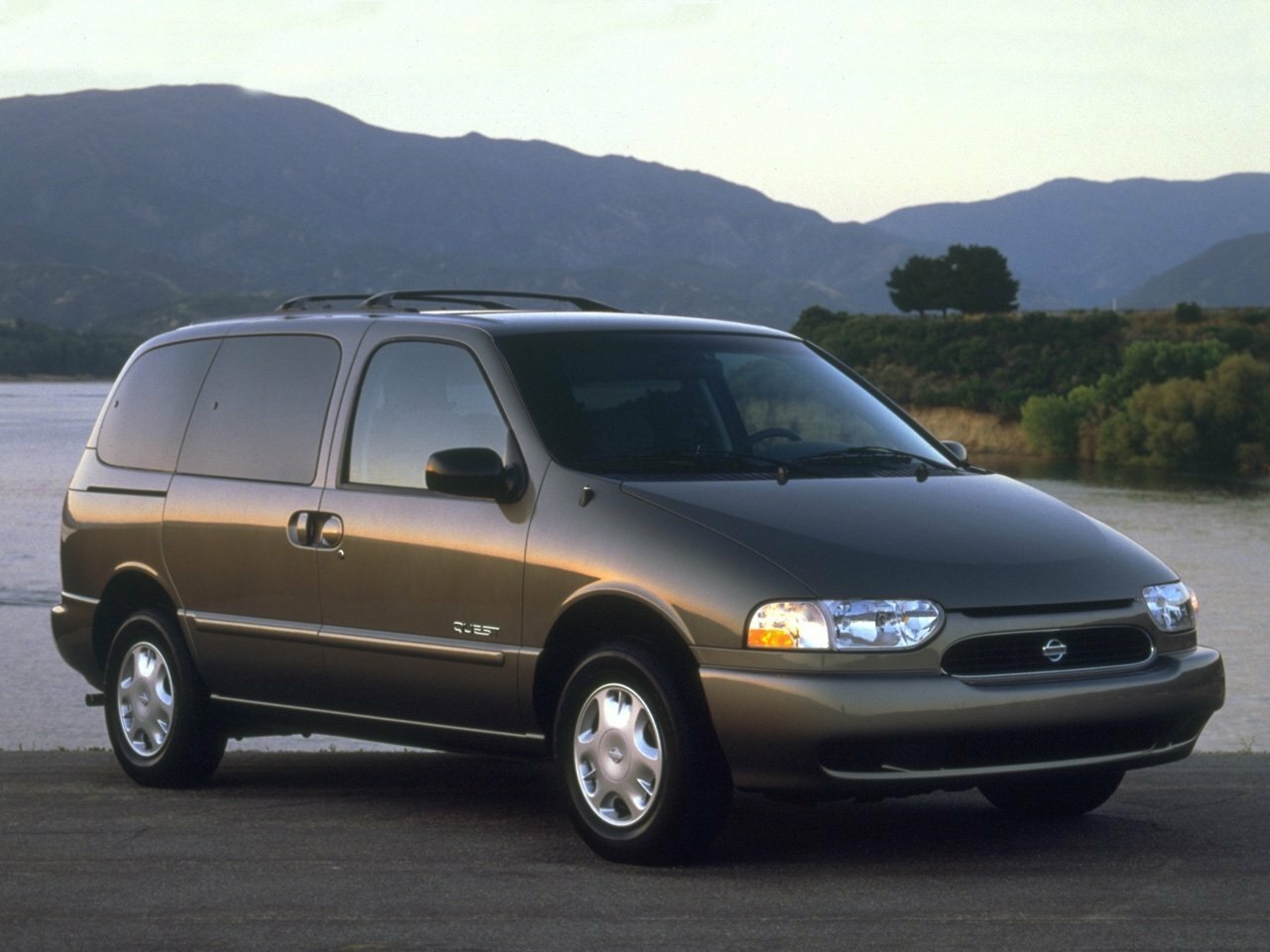 Nissan Quest II (1999-2002) - Минивэн