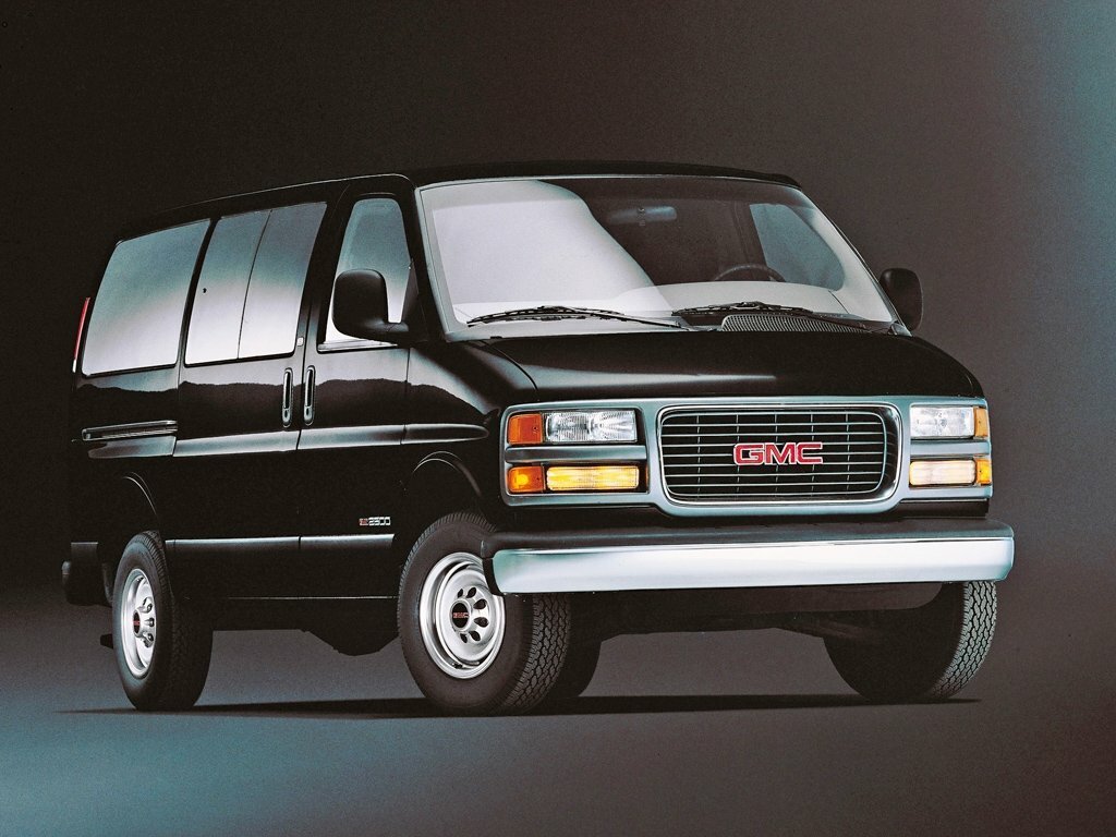 GMC Savana I (1996-2026) - Минивэн