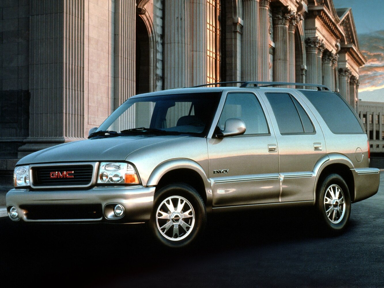 GMC Envoy I(GMT330) (1997-2000) - Внедорожник 5 дв.