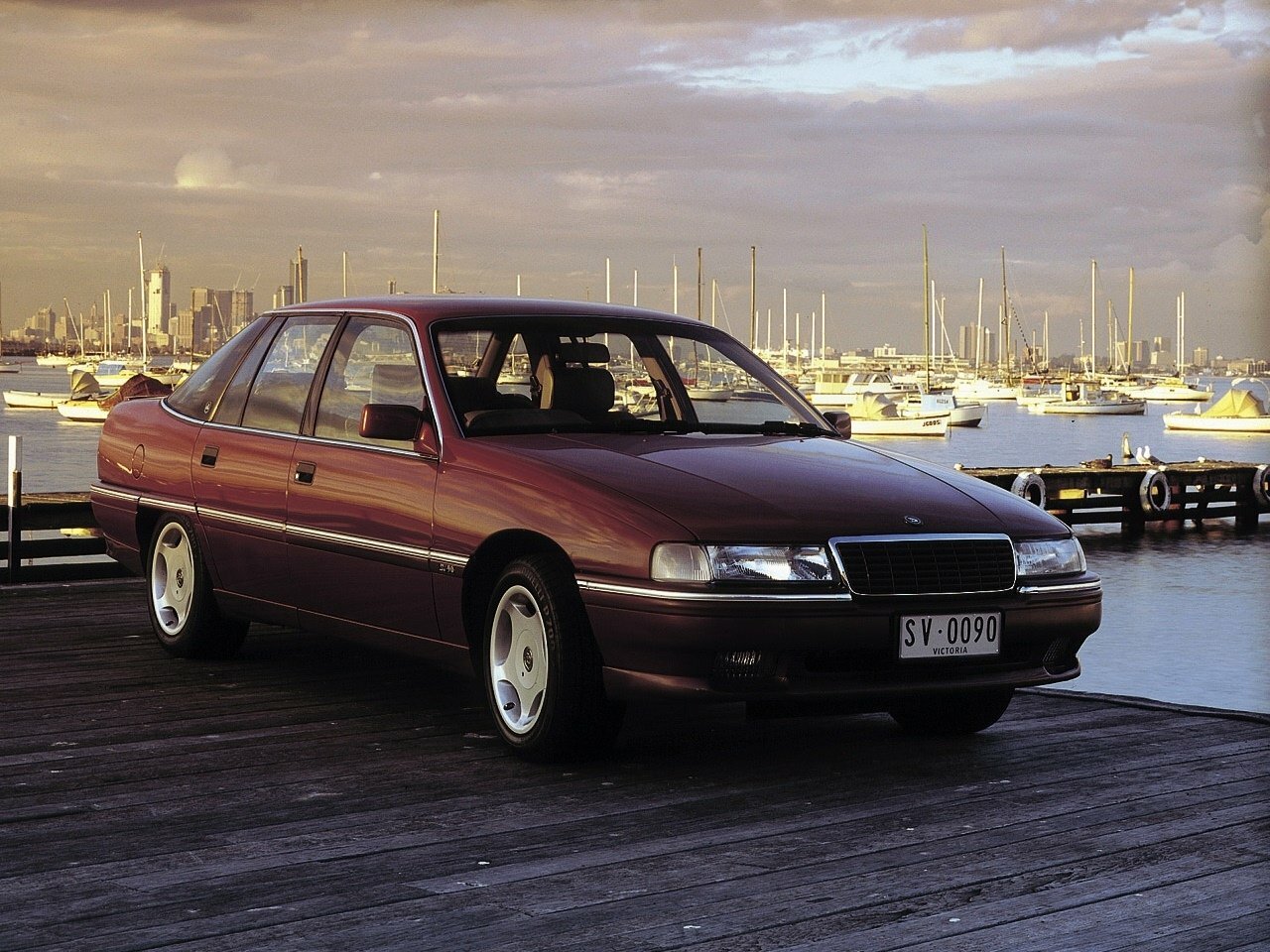 Holden Statesman I (1990-1998) - Седан