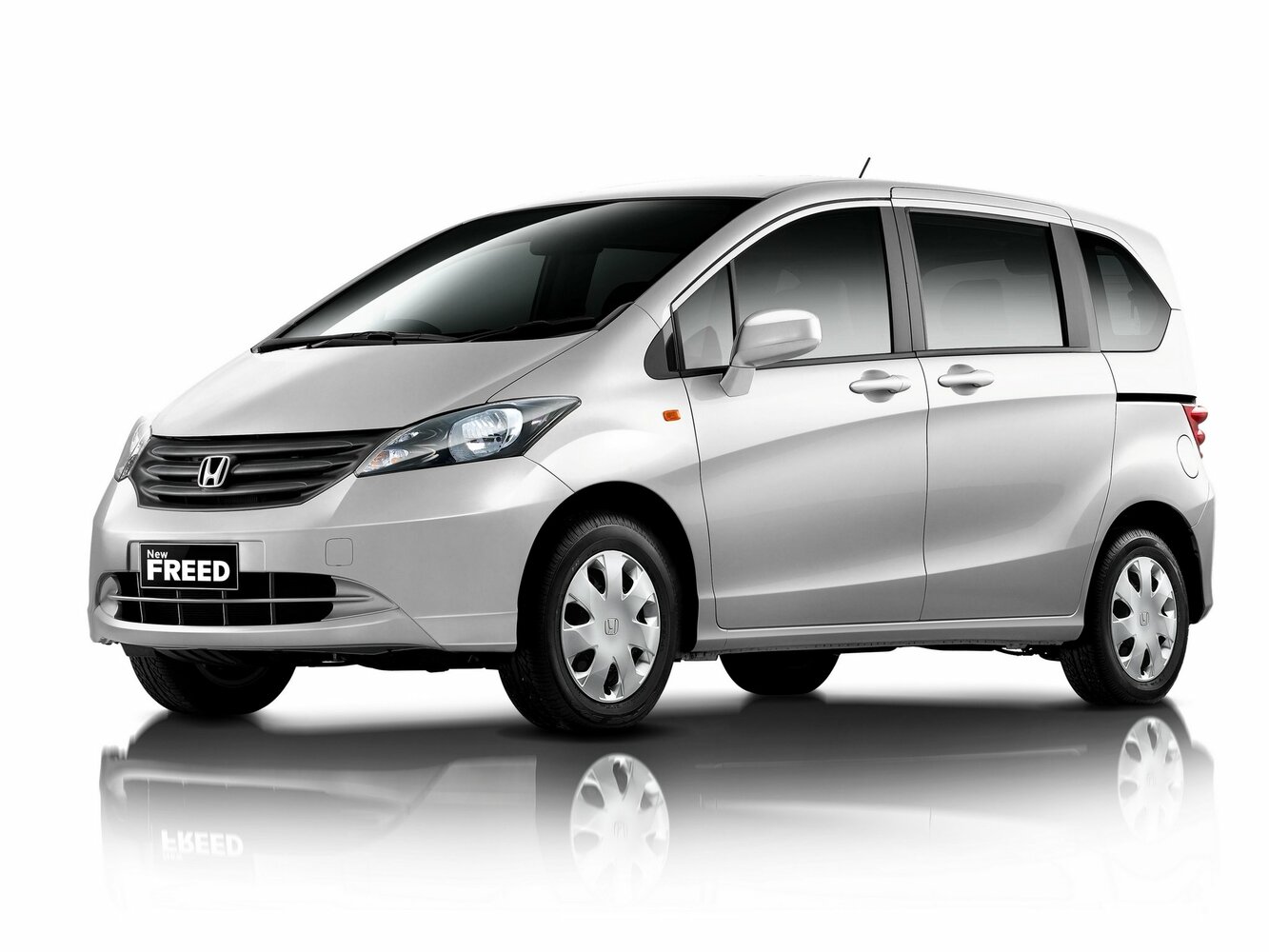 Honda Freed I (2008-2016) - Компактвэн