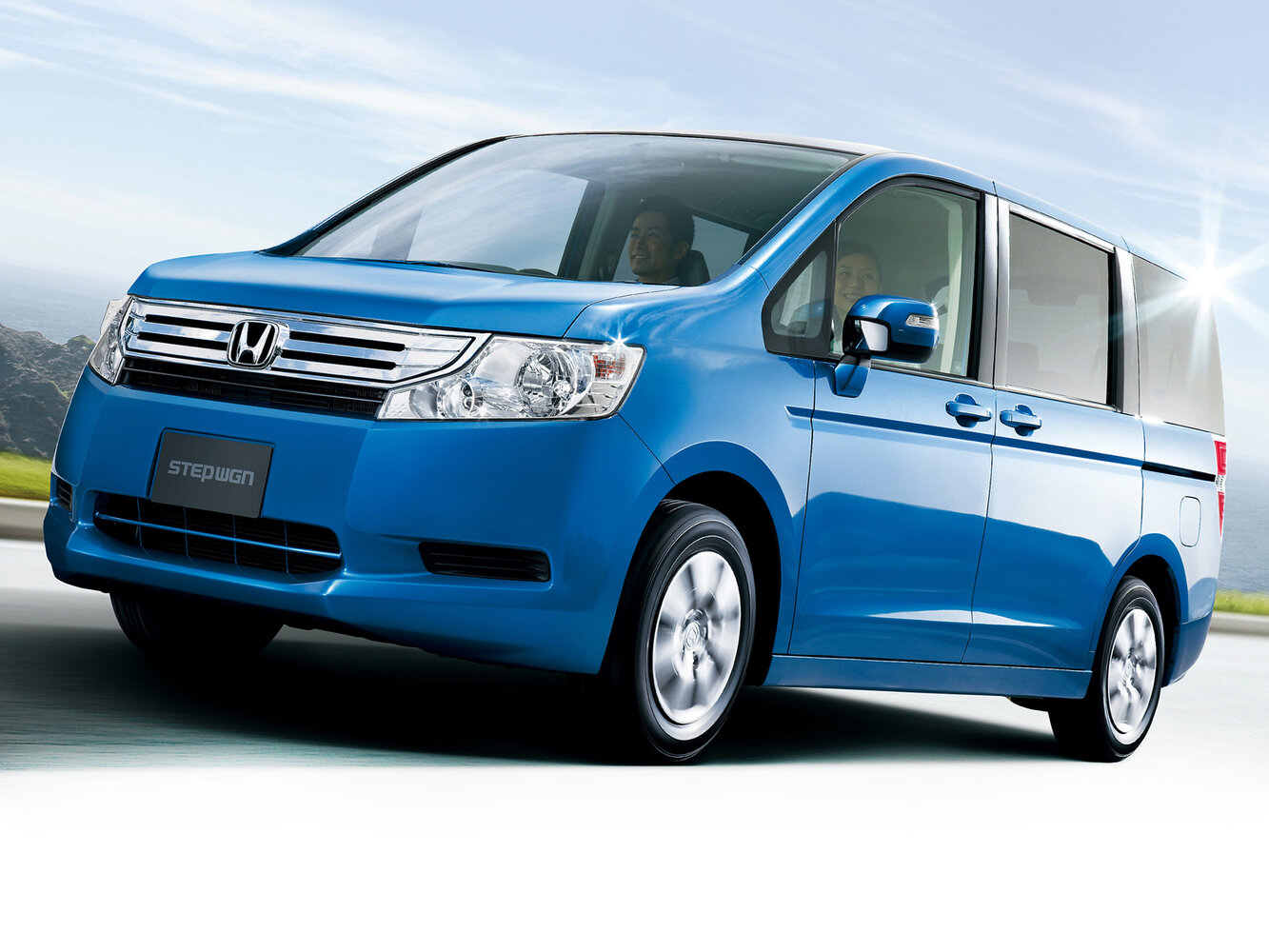 Honda Stepwgn IV (2009-2015) - Минивэн