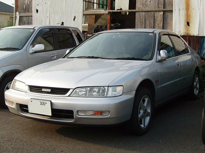 Isuzu Aska III (1994-1997) - Седан