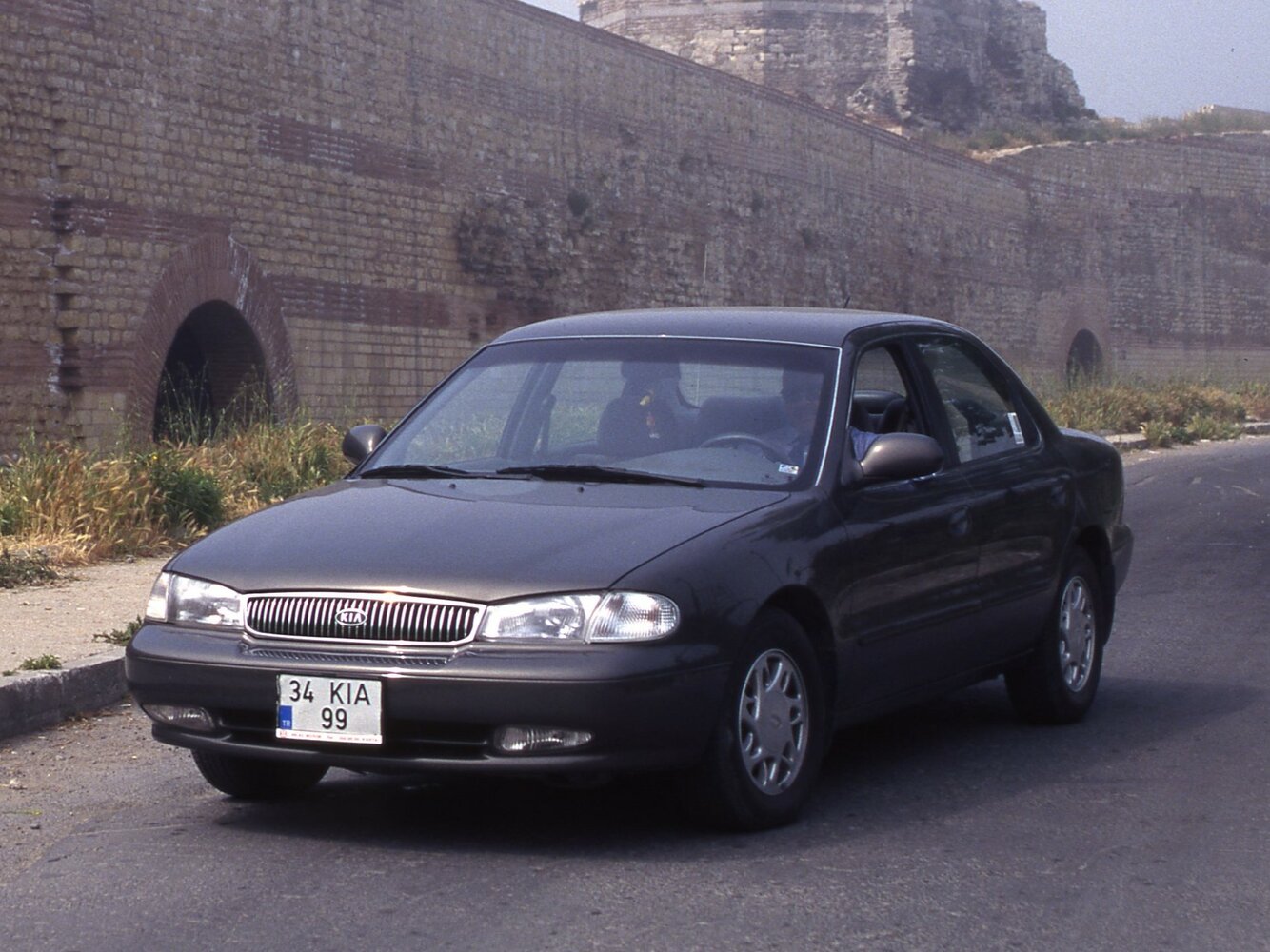 Kia Clarus I (1996-1998) - Седан