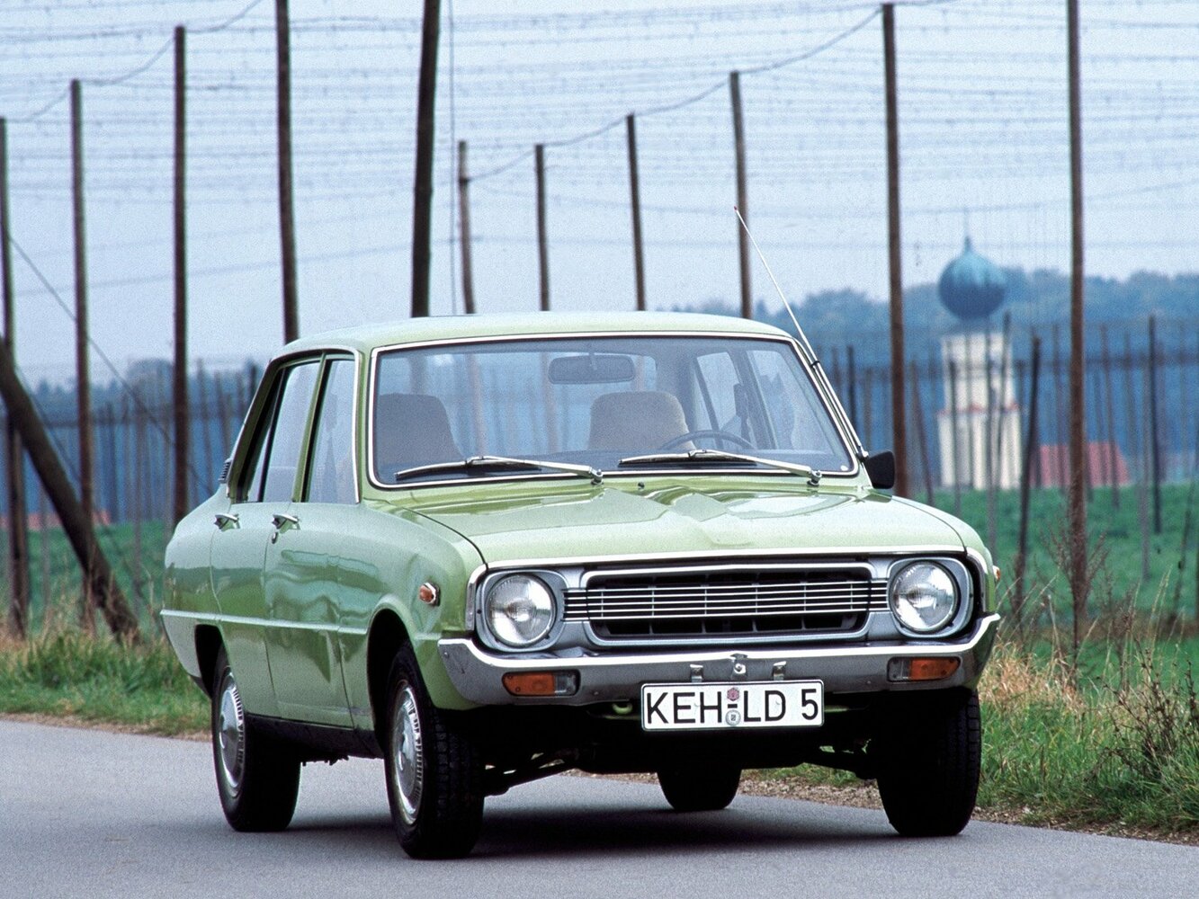 Mazda 1000 I (1967-1977) - Седан