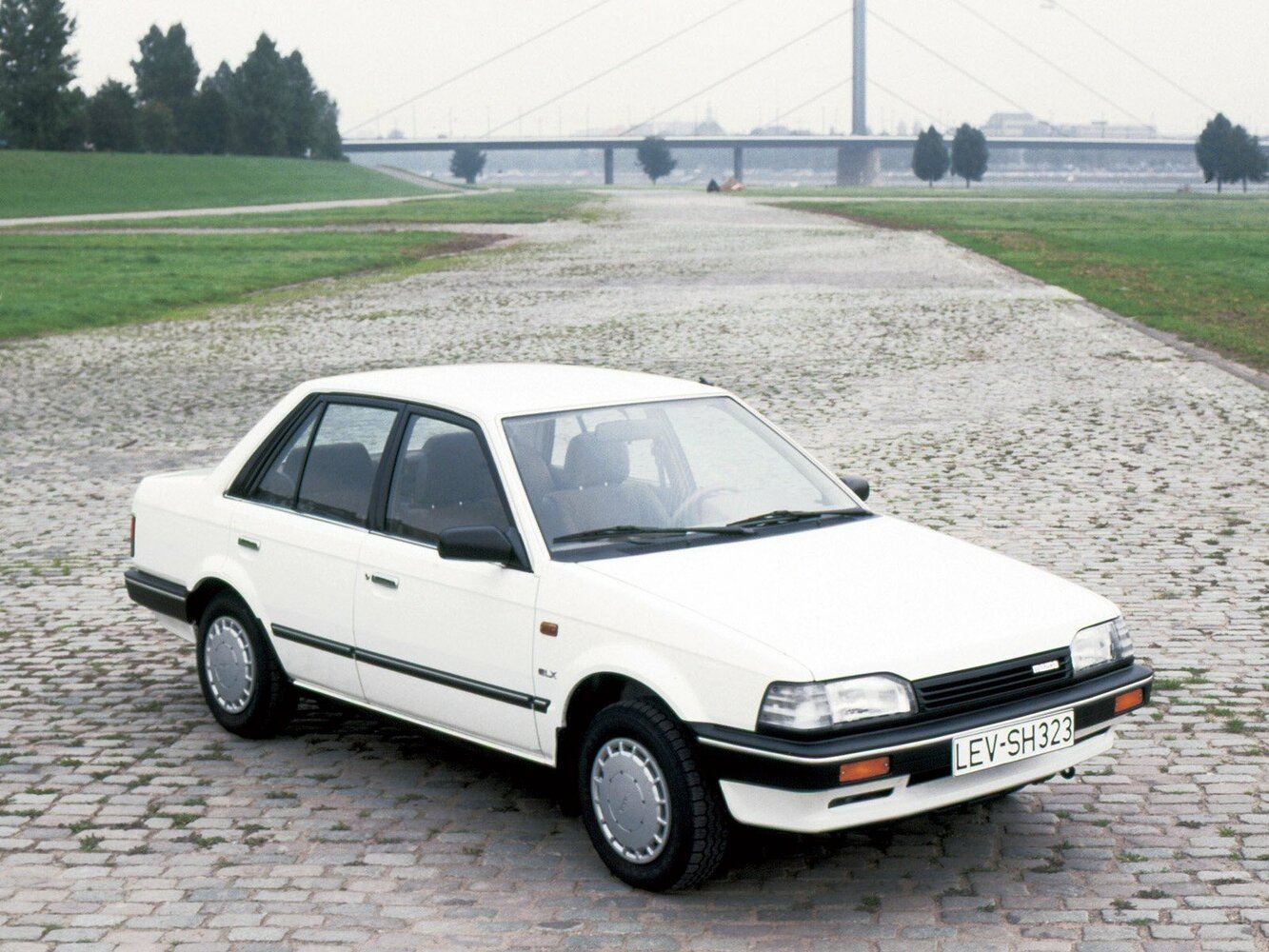 Mazda 323 III (1985-1993) - Седан