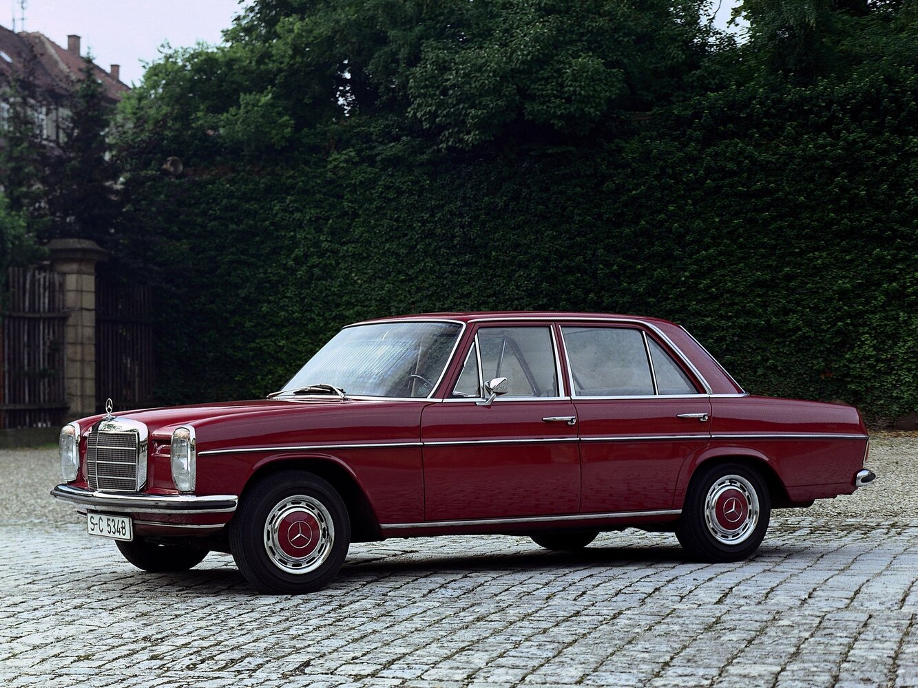 Mercedes-Benz W115 I (1968-1977) - Седан