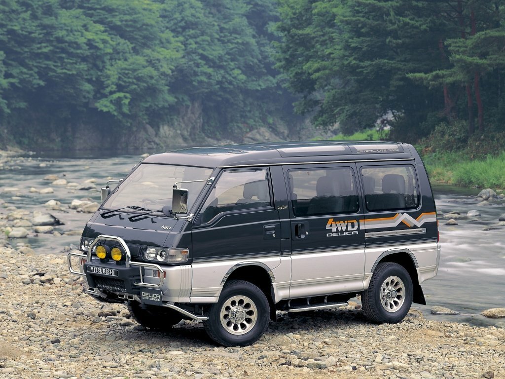Mitsubishi Delica III (1986-1999) - Минивэн