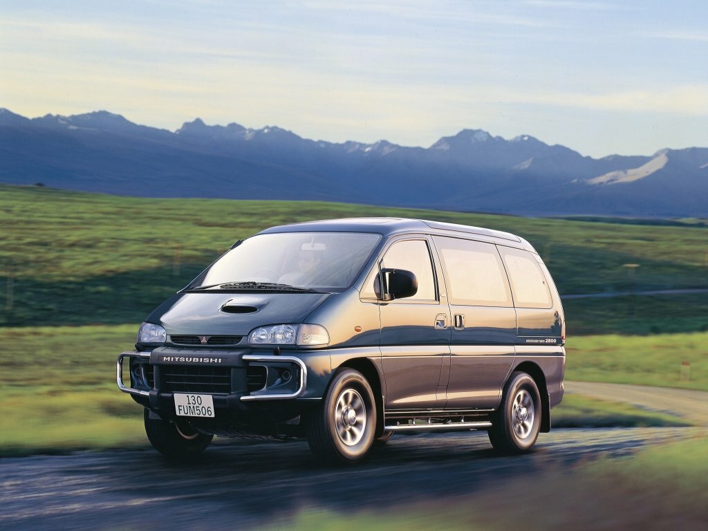 Mitsubishi Delica IV (1994-2007) - Минивэн