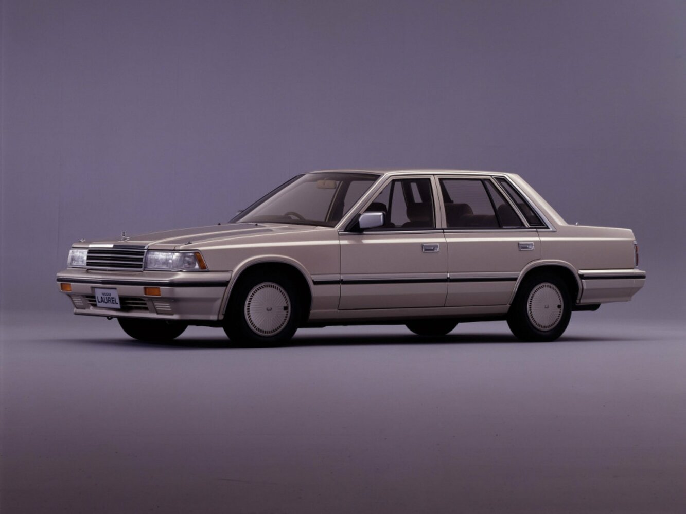 Nissan Laurel V (1984-1989) - Седан
