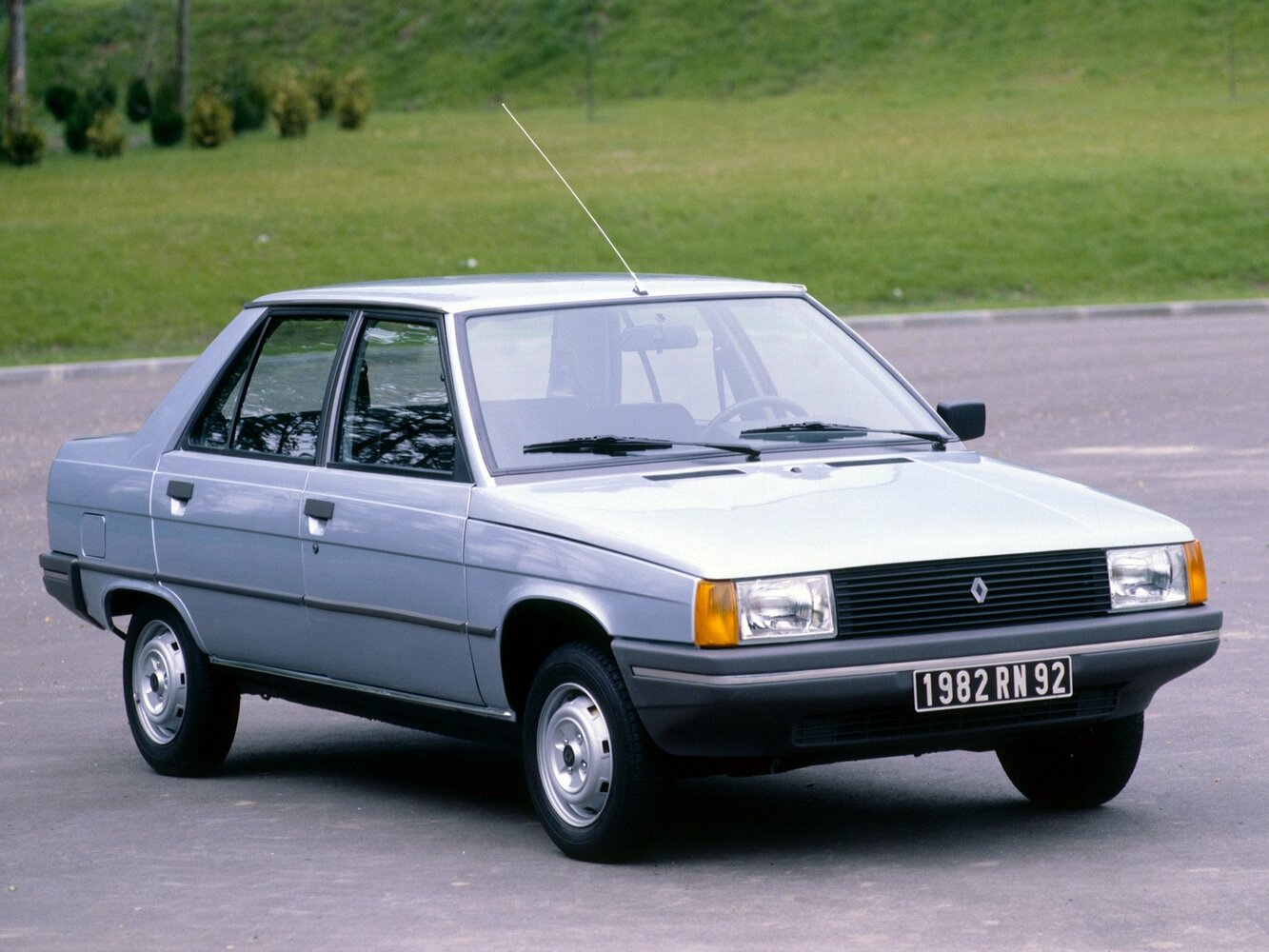 Renault 9 I (1981-1997) - Седан