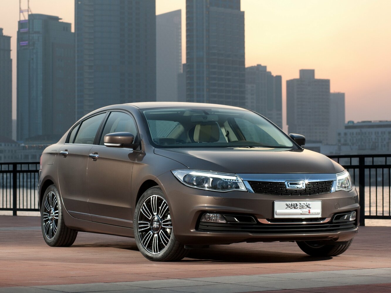 Qoros 3 I (2014-2022) - Седан