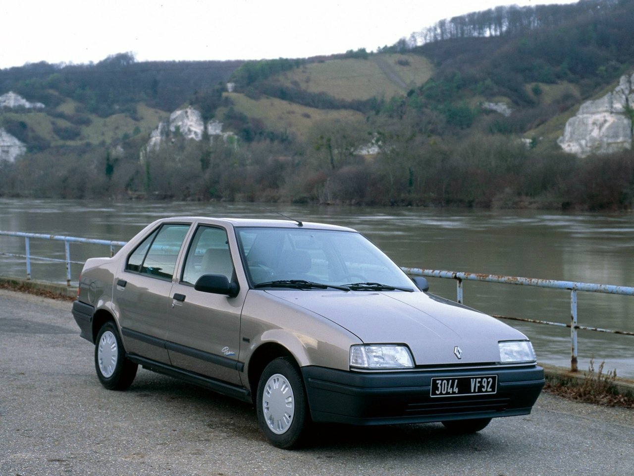 Renault 19 I (1988-1992) - Седан