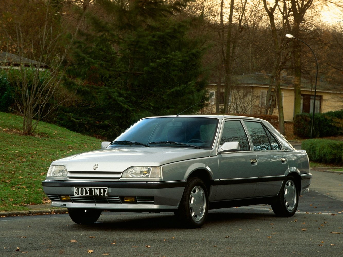 Renault 25 I (1983-1992) - Лифтбек
