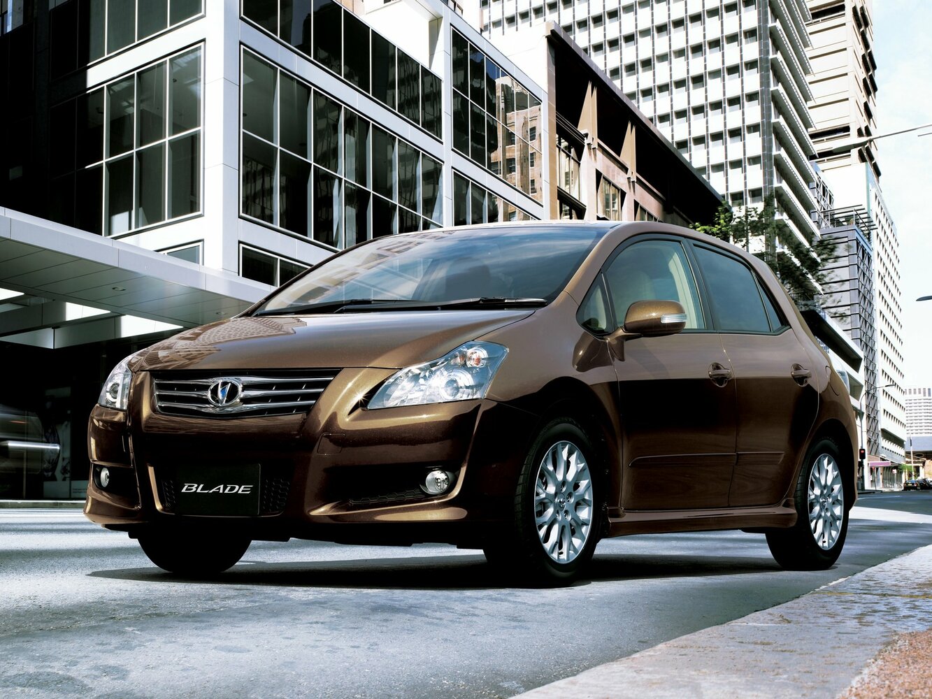 Toyota Blade I (2006-2012) - Хэтчбек 5 дв.