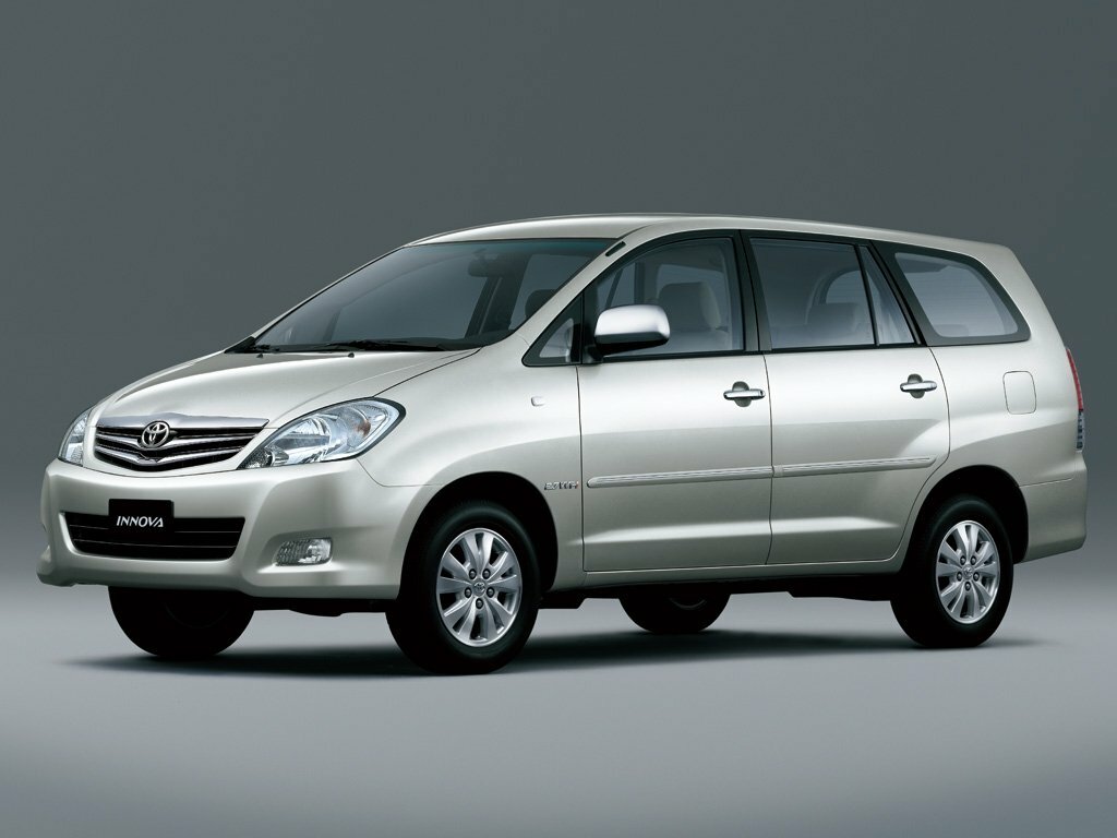 Toyota Innova I (2004-2015) - Компактвэн