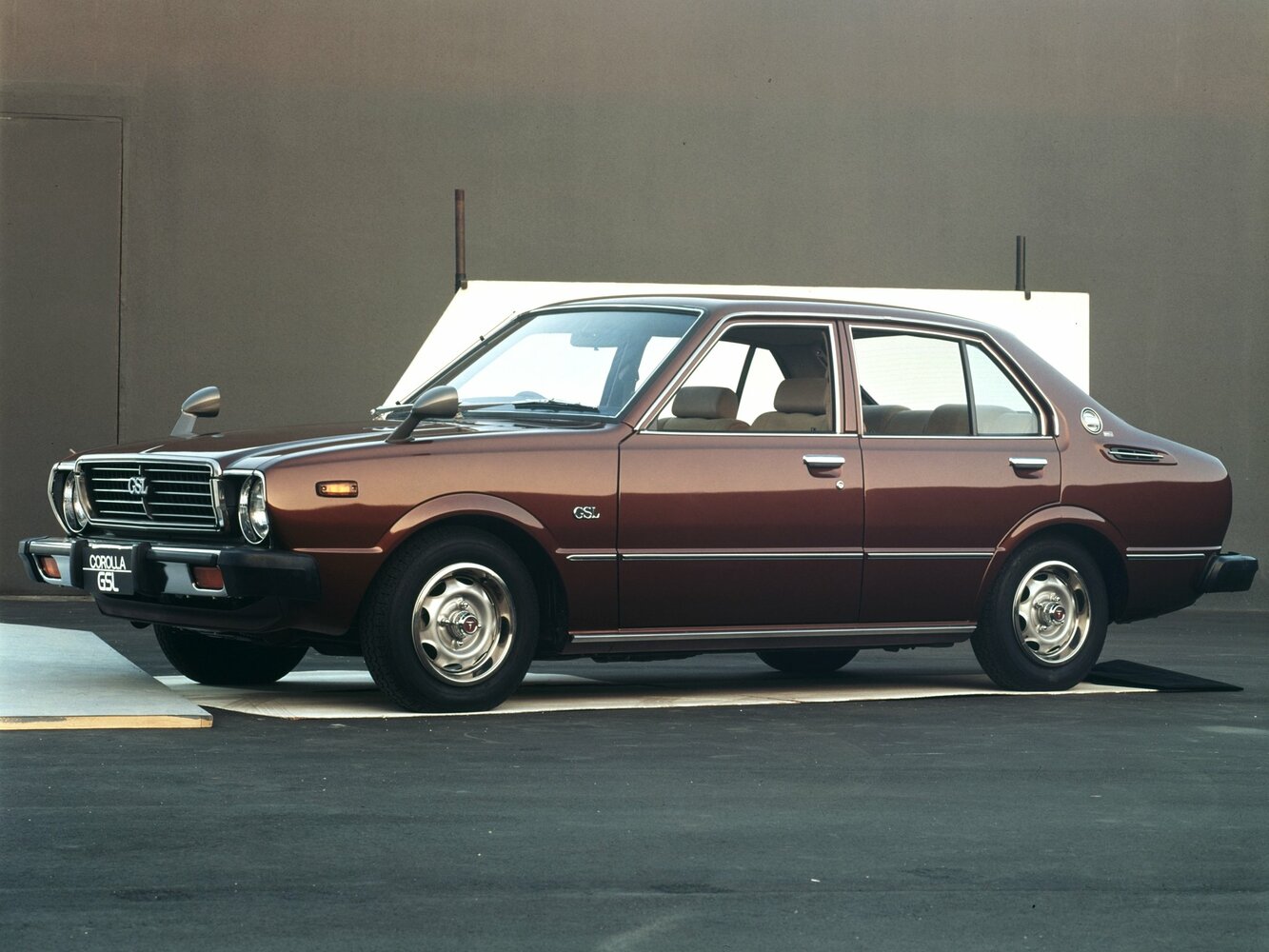 Toyota Corolla III (1972-1980) - Седан