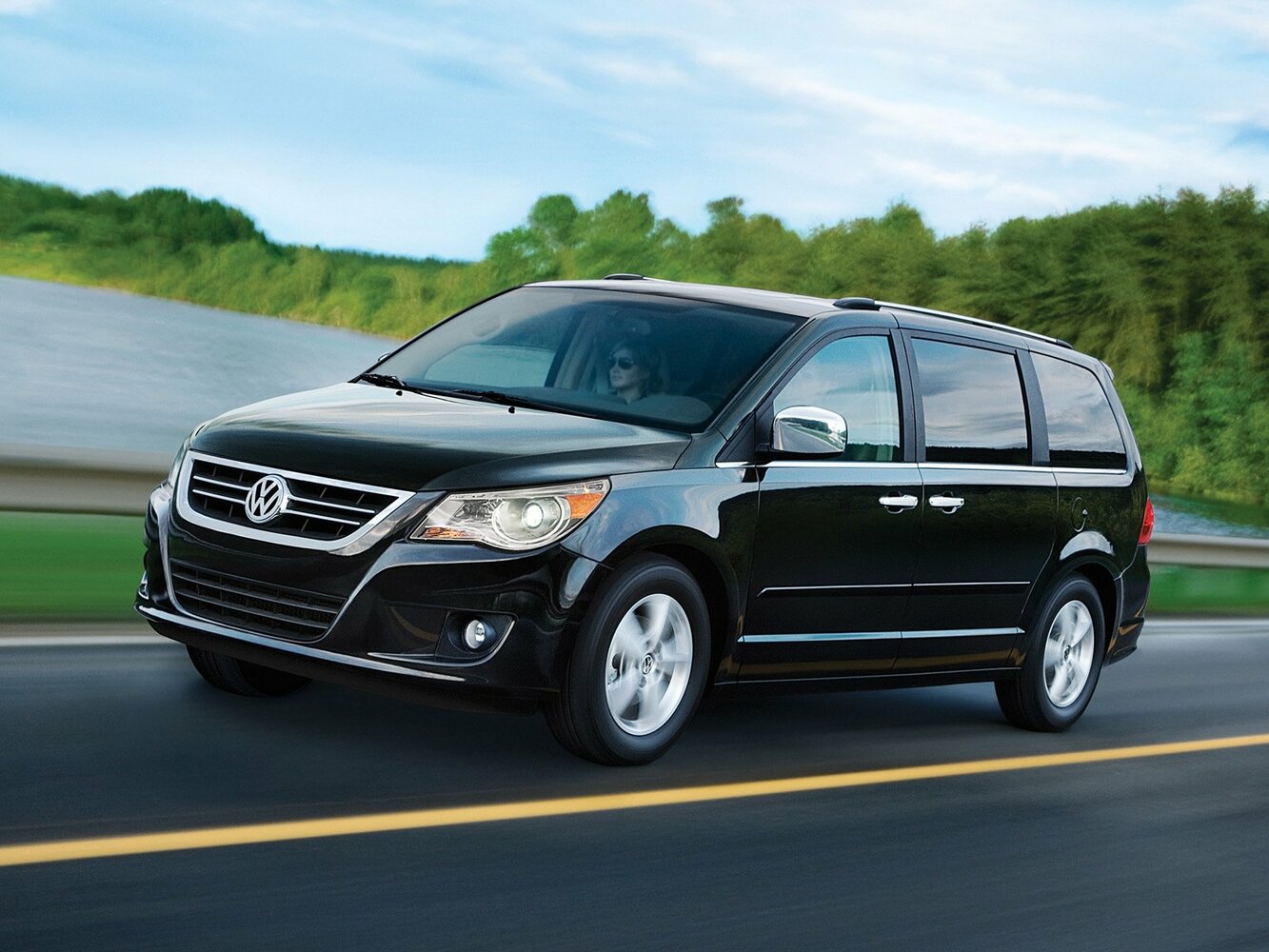 Volkswagen Routan I (2008-2012) - Минивэн