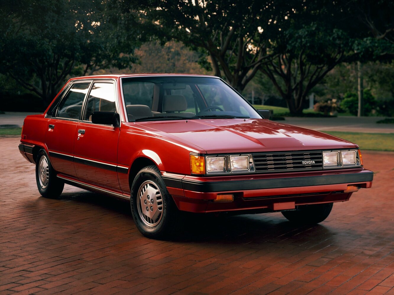 Toyota Camry I (1982-1988) - Седан