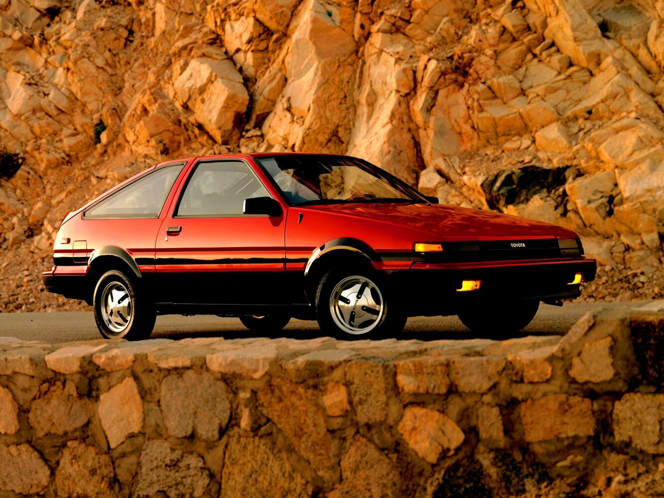 Toyota Corolla V (1983-1988) - Лифтбек